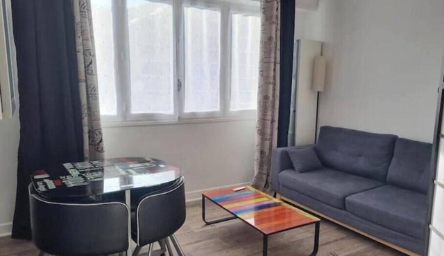 Bright studio ideally located in Lourdes