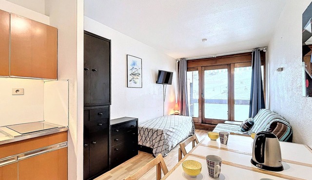 Bright studio in the center with balcony