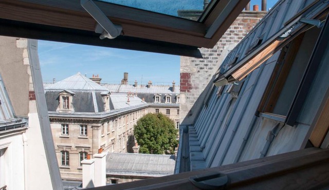 Bright Studio In The Heart Of Montmartre