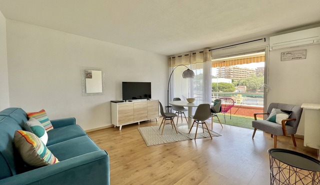 Bright studio just outside Cannes