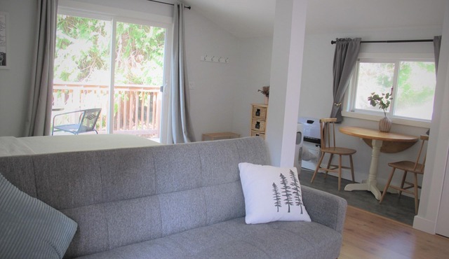 Bright Studio Loft Near Secret Beach in Gibsons
