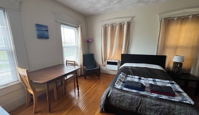 Bright Studio Near Boston — Transit Access — Washer/Dryer