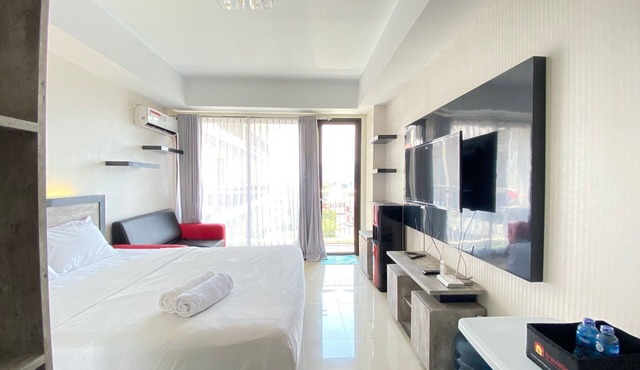Bright Studio Room at Beverly Dago Apartment