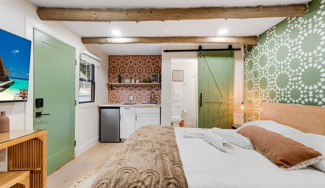 Bright Studio in Manitou Springs, Walk Downtown