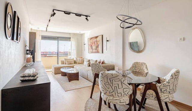 Bright studio with balcony & sea view, near port