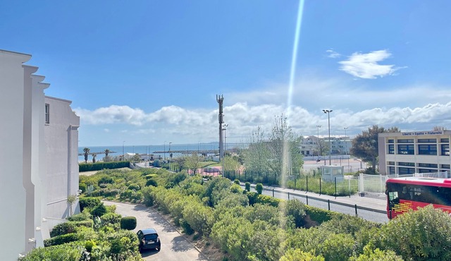 Bright studio with cabin, private parking, near the beach