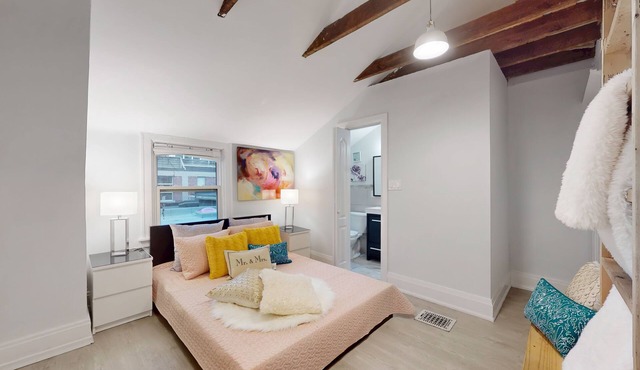 Bright & Stylish 3 BR apartment with Terrace near Metropolitan University