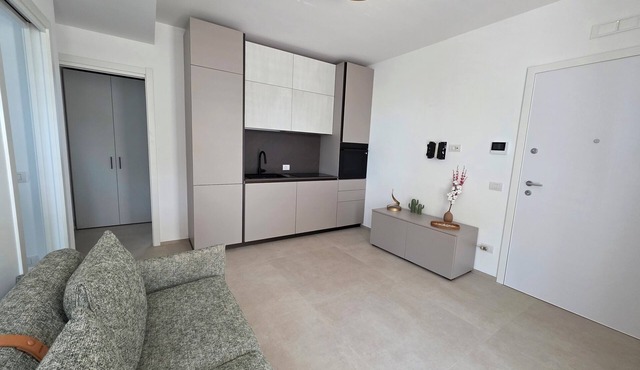 Bright suite with covered terrace and sea view, Santo Spirito area