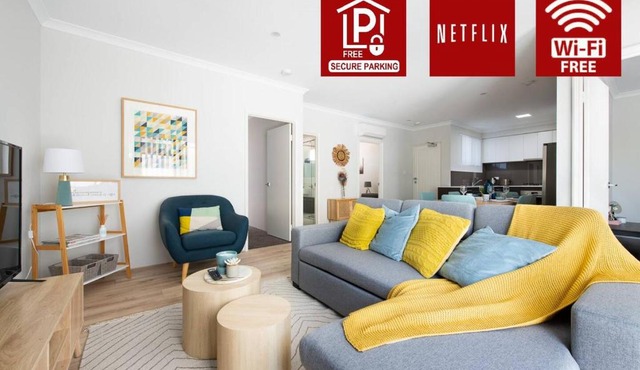Bright Trendy 3BR Apt - Walk to River & Shops