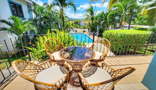 Bright & Updated 2 Bedroom - 2 Patios - Fast Wi-fi