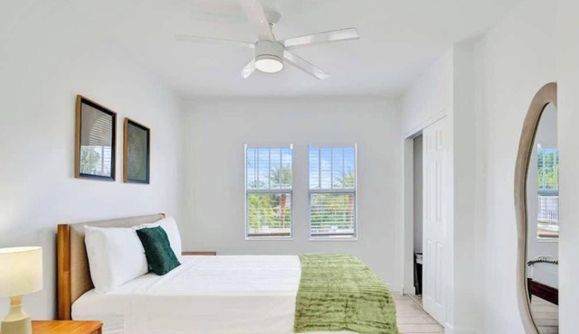 Bright Upper-Level 1BR Retreat w/Balcony