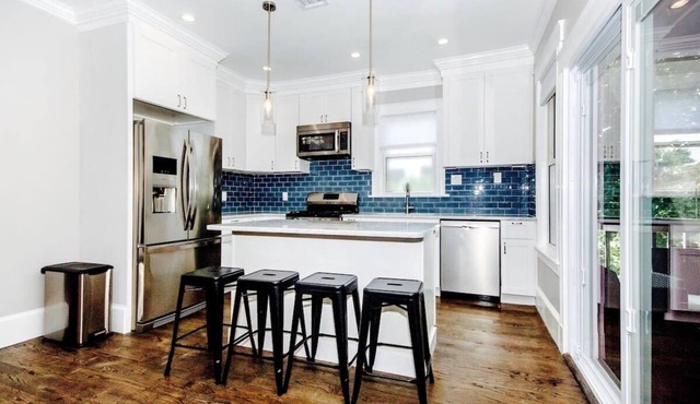 Bright Upscale Boston Home| Private Deck, Near T