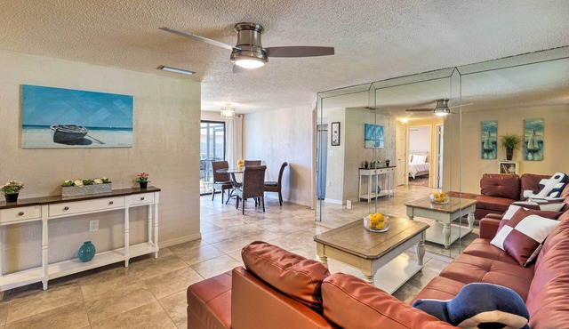 Bright Venice Home w/Yard < 4 Miles to Beach!