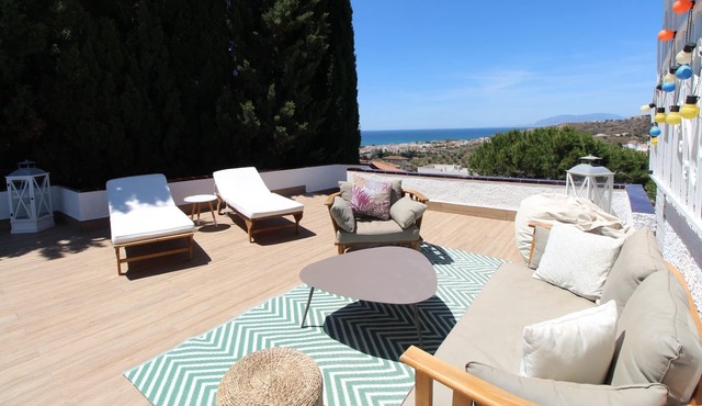 Bright Villa with Sea View and Pool in Rincon