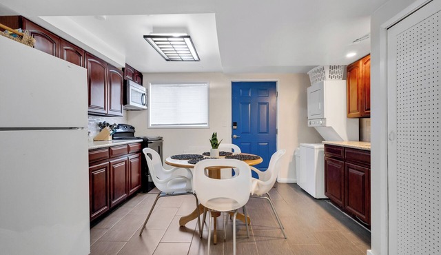 Brighton Basement Suite Near Park & Light Rail