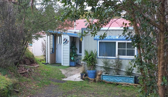 Brighton Beach Riverside cottage