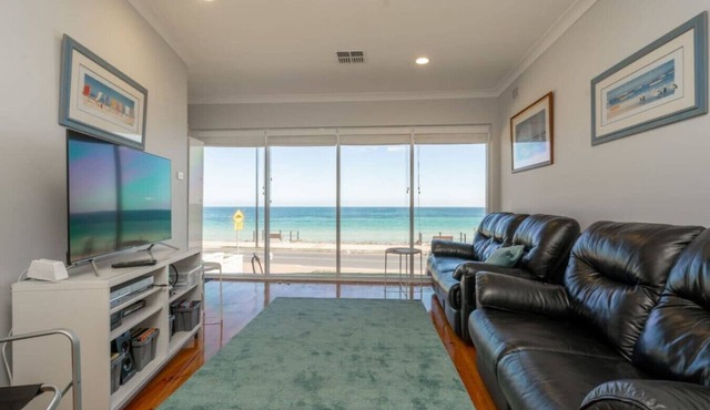 Brighton Beachfront Sanctuary - Retro Coastal Charm
