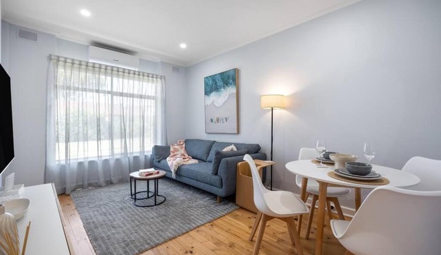 Brighton Breeze Retreat - Idyllic Beachside Stay