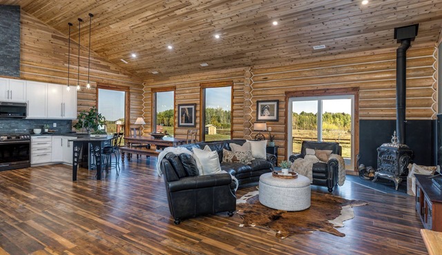 Bring the Family or Your Focus: 5-Acre Log Home w/Starlink + Forest Views