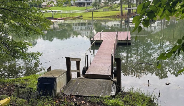 Bring the family and enjoy this Lake Front home. with AC, WiFi - Pet friendly