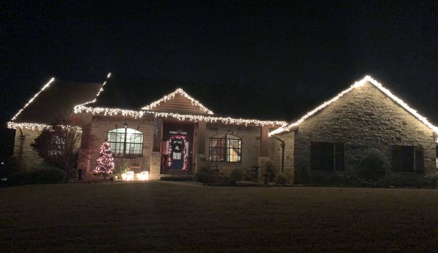 Bring the family home for Christmas! 5000 square-foot home! Dual kitchens
