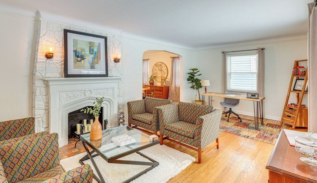 Bring the Family! Mid-Century Modern Gem in Euclid