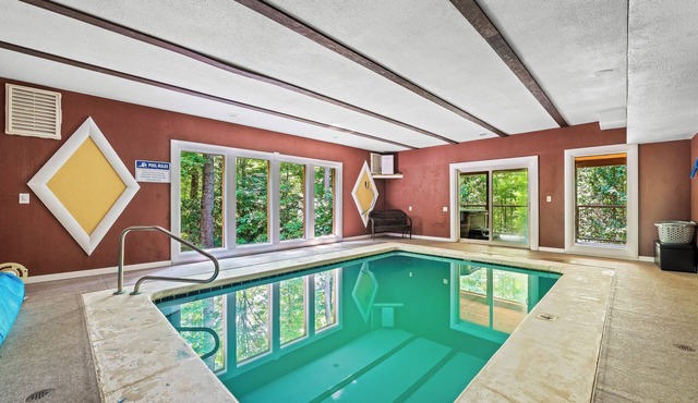 Bring your dog and Family! Heated Indoor Pool