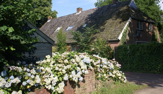 British/Dutch Owned Former Farmhouse (1836) near Picturesque National Parks