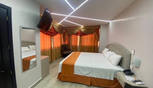 BRITNEY HOTEL MACHALA