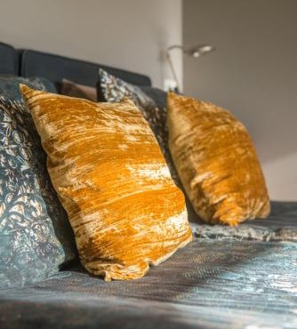 Broeks' Bed En Brood