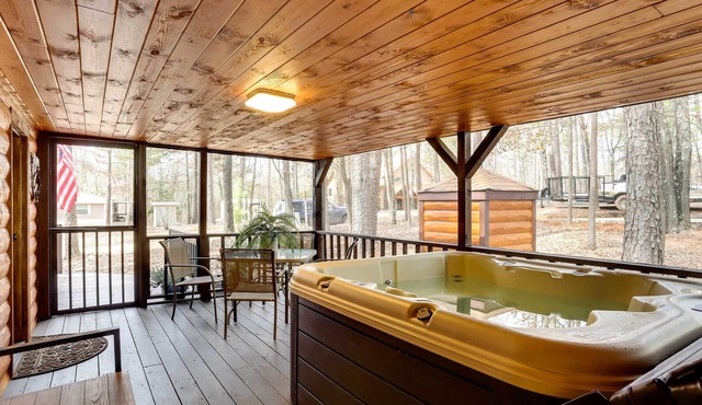 Broken Bow Abode w/Hot Tub < 7 Mi to Lake!