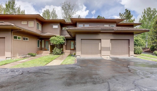 Broken Top Townhome, Walk to Lodge, Balcony, Garage, AC, Quick to Mt Bachelor, Old Mill