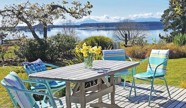 Bronte Tides Cottage. Stunning Sea View - A restful 2 bedroom cottage