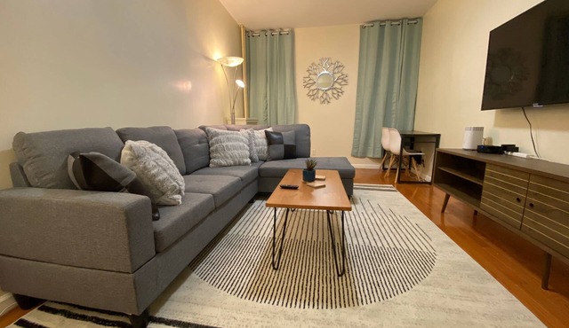 Brooklyn 2 Bedroom - 30 mins to Manhattan! Easy access to train!