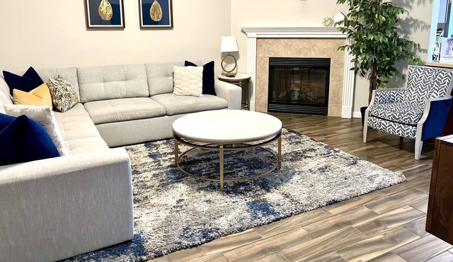 Brooks Manor - Modern 4BR w/ Two Car Garage in Great Location