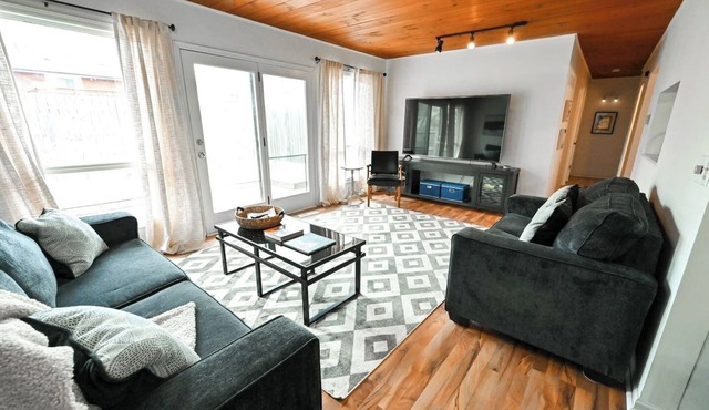 Brookside Bungalow - A cheerful home near downtown