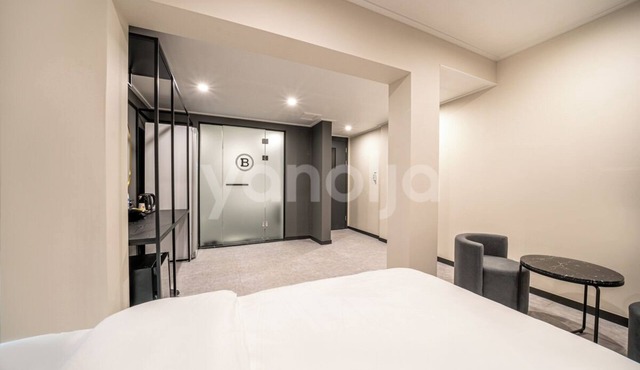 BROWN-DOT HOTEL