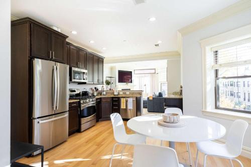 Brownstone Luxury Penthouse Condo