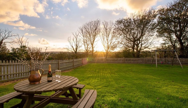 Bryn Lon Bach: Family-Friendly 2-Bed Cottage in Caergeiliog | Managed by Anglesey Holiday Lettings