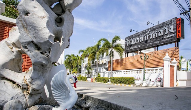 Bualuang Angthong Hotel