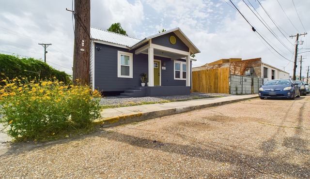 Buchanan Bungalow - Eclectic Mid-Mod Design DT