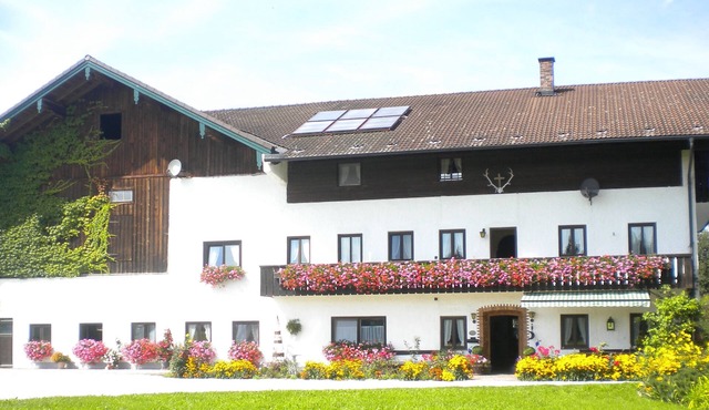 Bucherhof idyllic single location near the forest with its own lake, pure nature.