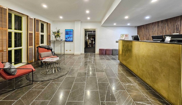 Buckingham Apartment