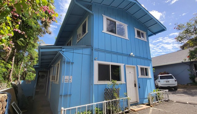 Budget Downtown Studio-K w/Queen Bed, Micro-Kitchen AC, WIFI & 4 free Streamers