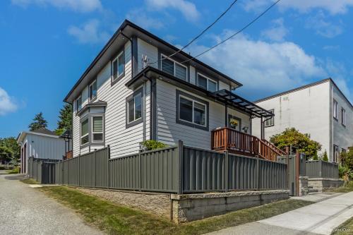 Budget Friendly 2 Bedroom Suite Ideal for Weekly and Monthly Stays!
