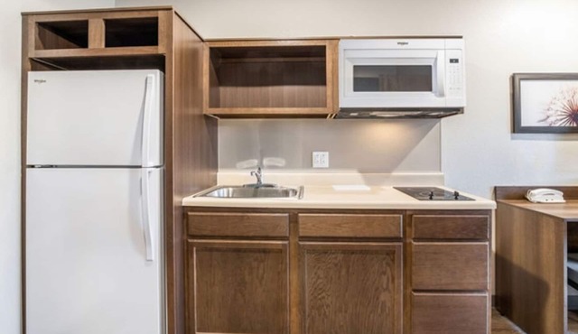 Budget-friendly Accommodation! FREE Parking, Kitchen, Pets Allowed!