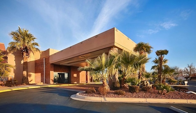 Budget Friendly Accommodations at Red Lion Hotel St. George! Pool, Parking, Gym
