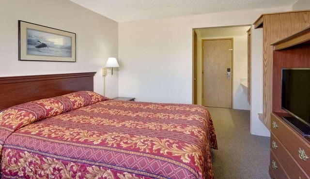 Budget-friendly Accommodation in Knights Inn Evanston! Free Onsite Parking