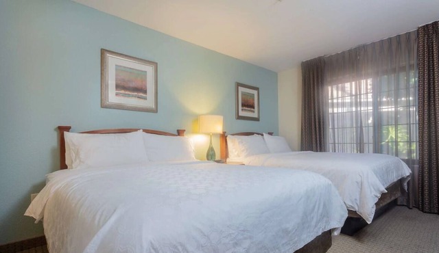 Budget-Friendly Getaway! 2 Modern Units, Pet-Friendly, with Free Breakfast