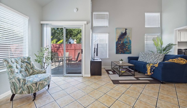 Budget-friendly Private Room in South Natomas